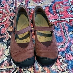 gently used KEEN maryjanes